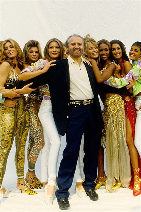 luoghi in cui gianni versace ha fatto delle sfilate|Storia di Gianni Versace, mecenate della moda .